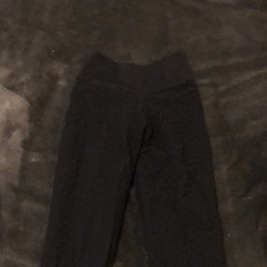 scrunched black leggings